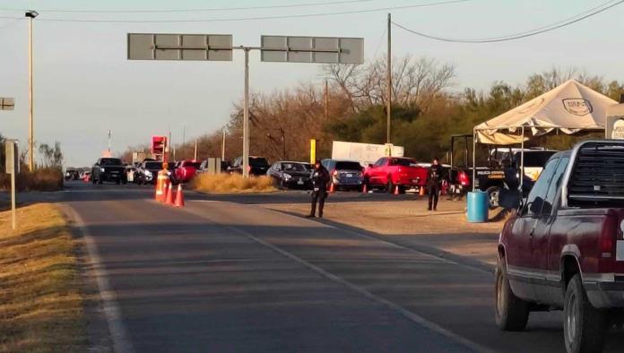 Caos Vehicular en la Carretera Federal 57 por Alta Afluencia de Paisanos en Allende