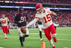 Mahomes jugará con los Chiefs ante los Texans a pesar de esguince