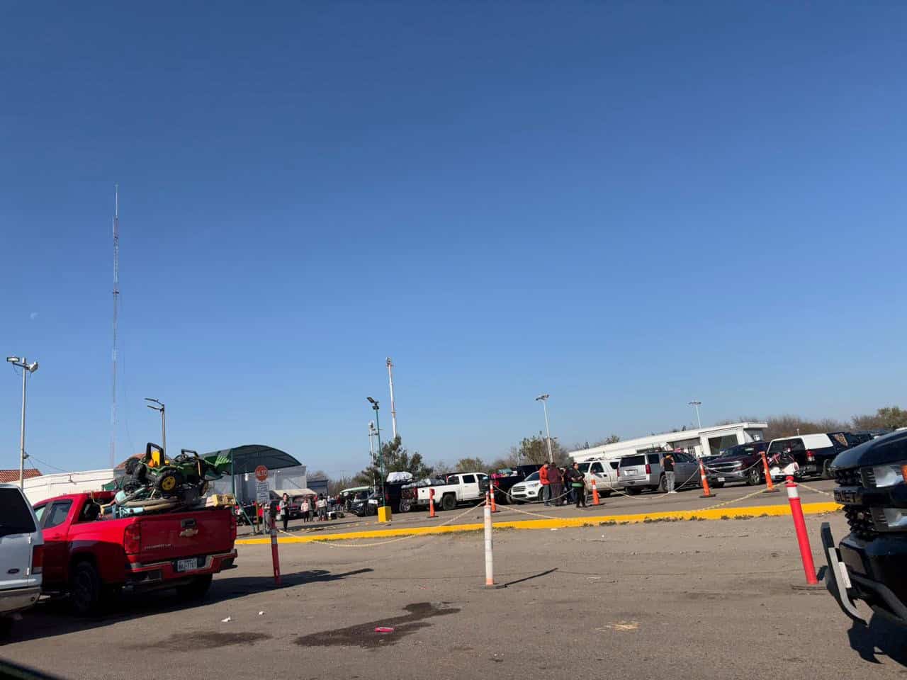 CAOS Vehicular en Allende por Arribo Masivo de Paisanos