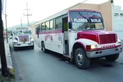 Tarda más de una hora transporte público