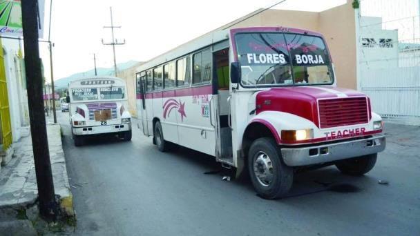 Tarda más de una hora transporte público