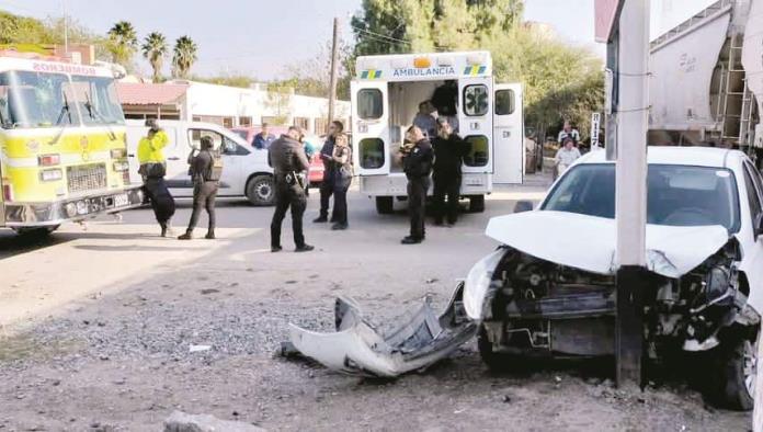 Quiso ganarle el paso al tren