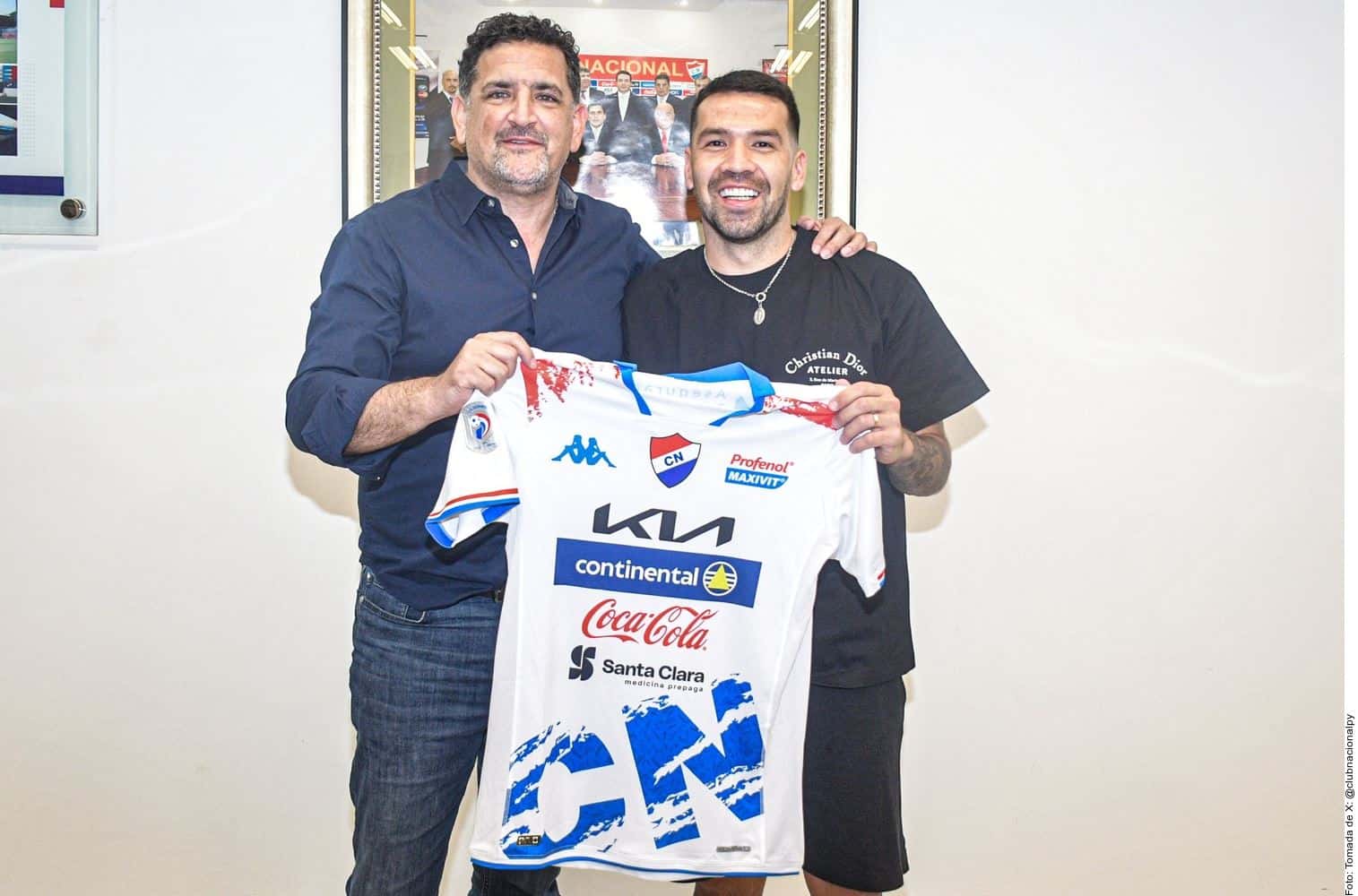 Firma Celso Ortiz con el Nacional de Paraguay 