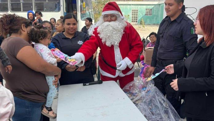 Lleva SP navidad a la colonia Lupita Murguía