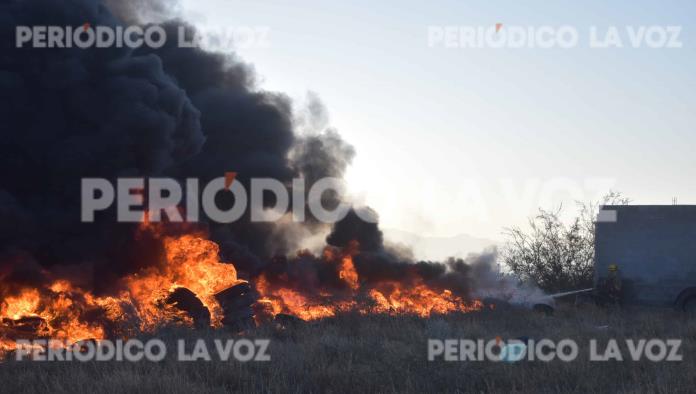 Incendio en tirado clandestino pone en jaque a Bomberos