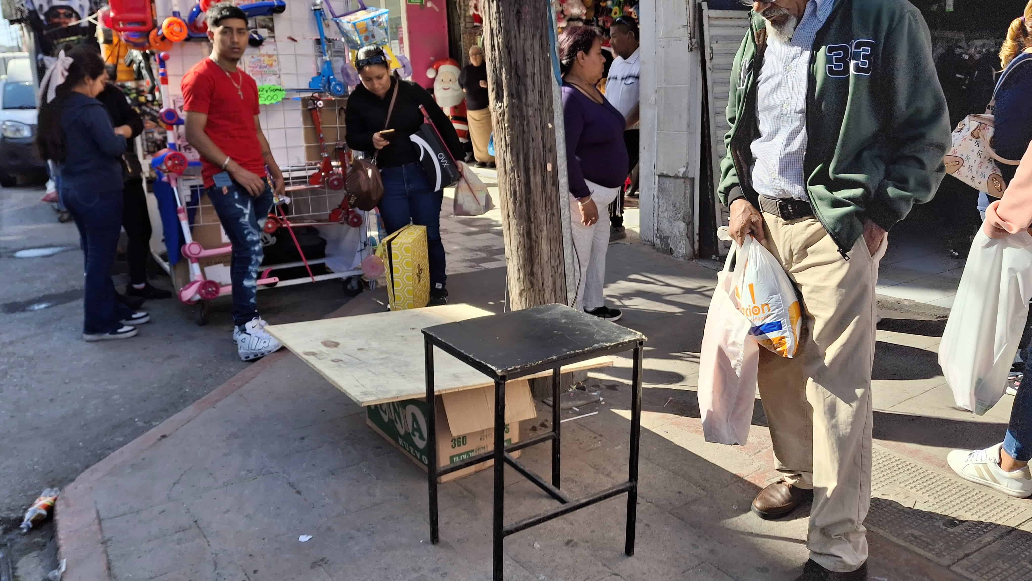 Huyen vendedores de pirotecnia al llegarles el “pitazo” sobre la presencia de la Guardia Nacional.