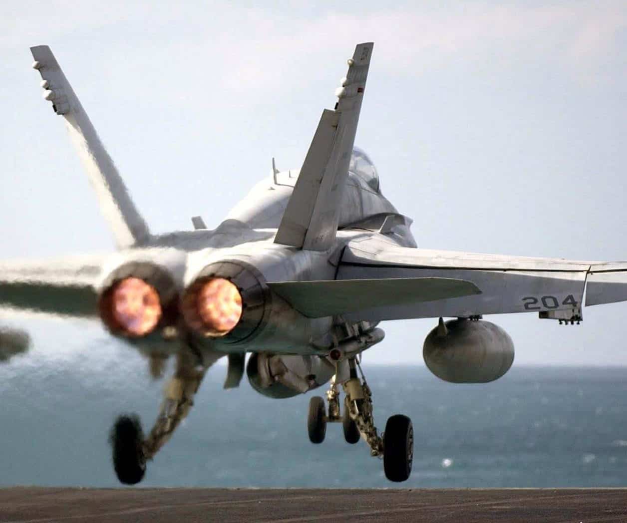 Buque americano derriba por error a caza aliado