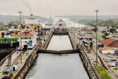 Trump amenaza con retomar el canal de Panamá