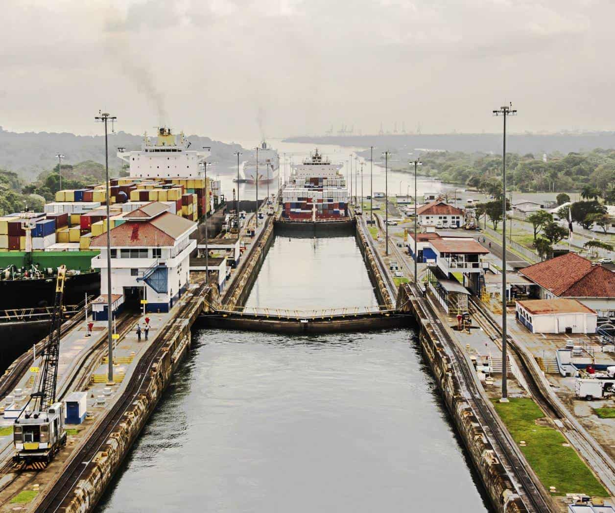 Trump amenaza con retomar el canal de Panamá