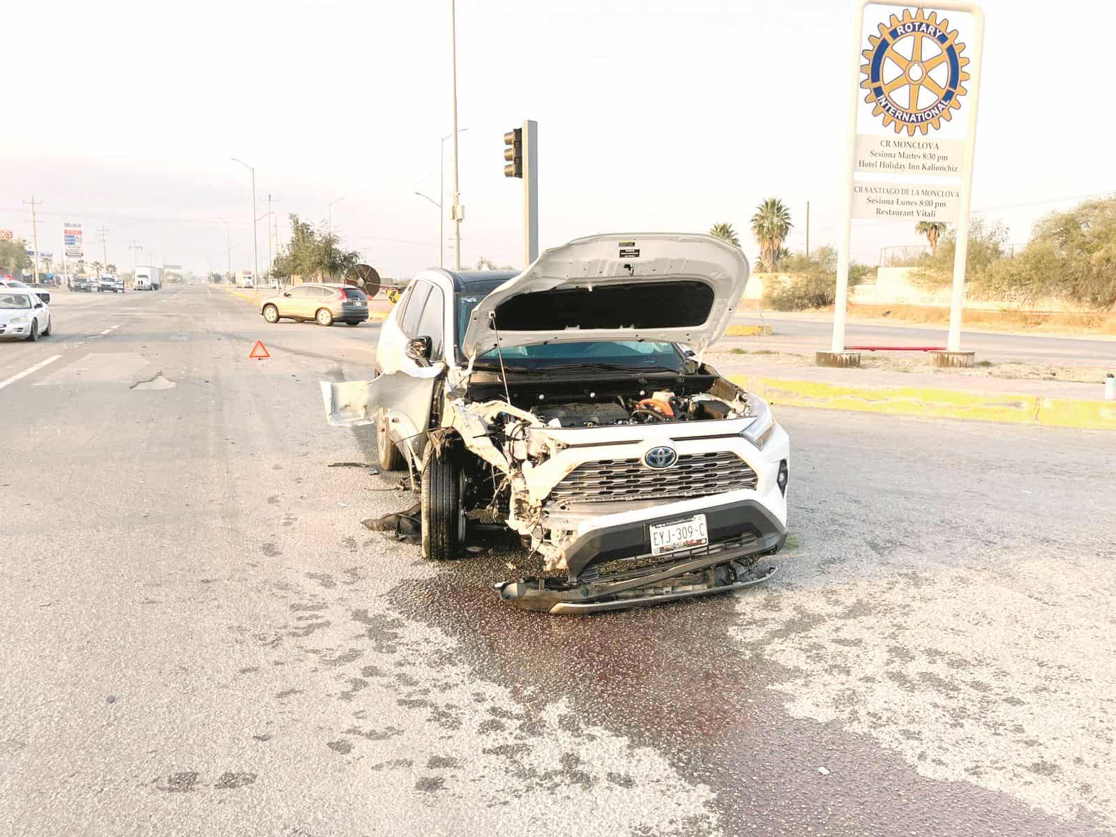 Choca paisano se atravesó a vehículo