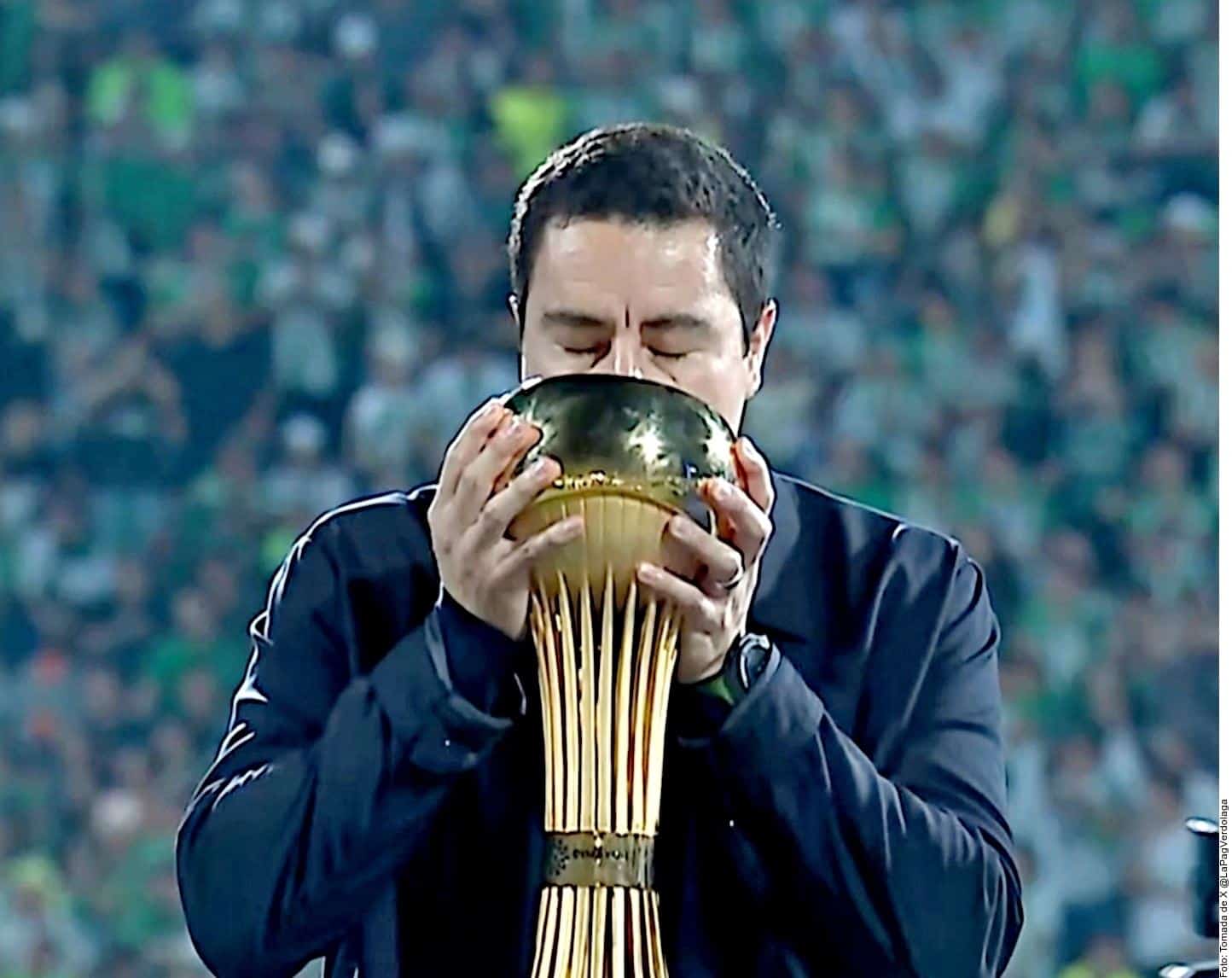 Efraín Juárez lloró mucho por los temas extra futbol 