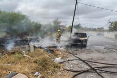 Arrasa con vehículo incendio en zacatal en la San Anselmo