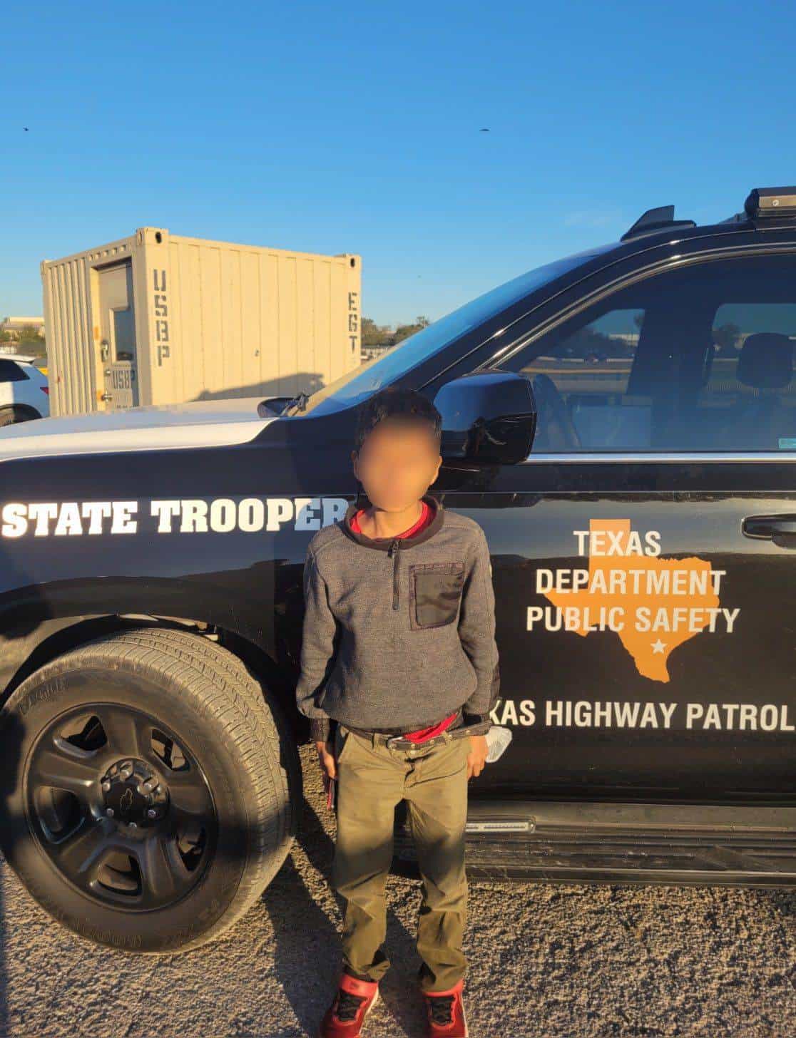 Detectan a niño migrante cruzando solo la frontera en Eagle Pass