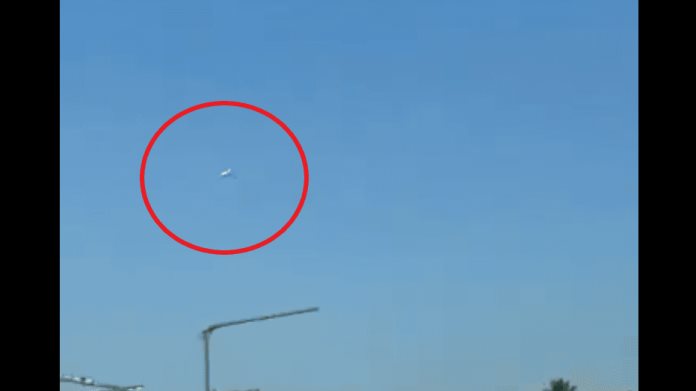 Avioneta lanza volantes en contra de Rocha Moya en Culiacán Avioneta lanza volantes en contra de Rocha Moya en Culiacán
