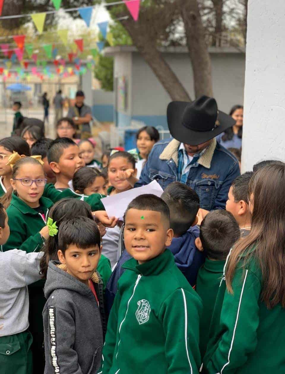 Iván Ochoa Promete Mejoras para Escuela Adolfo López Mateos