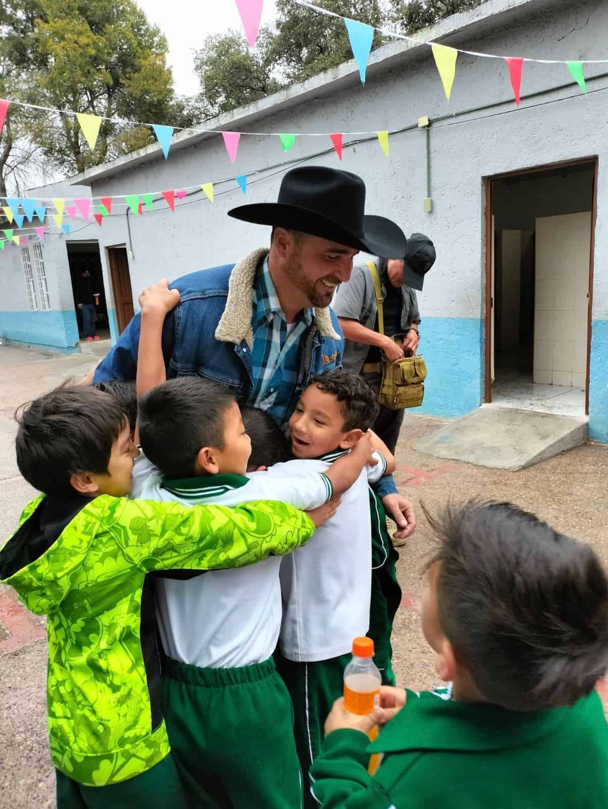 Iván Ochoa Promete Mejoras para Escuela Adolfo López Mateos