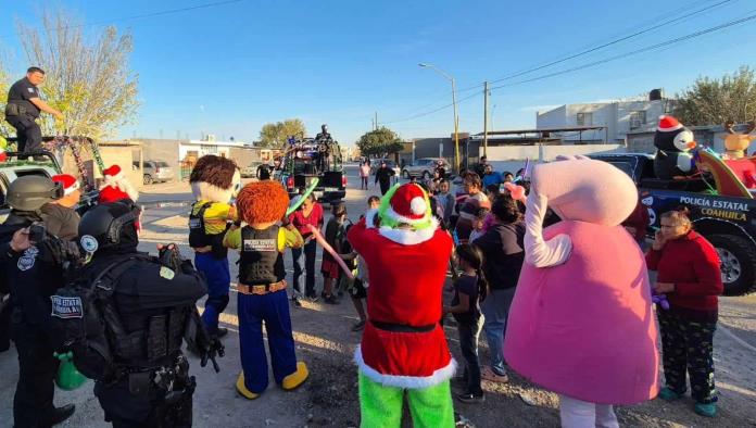 Policías Reparten Regalos y Fomentan Cercanía con la Comunidad en Allende