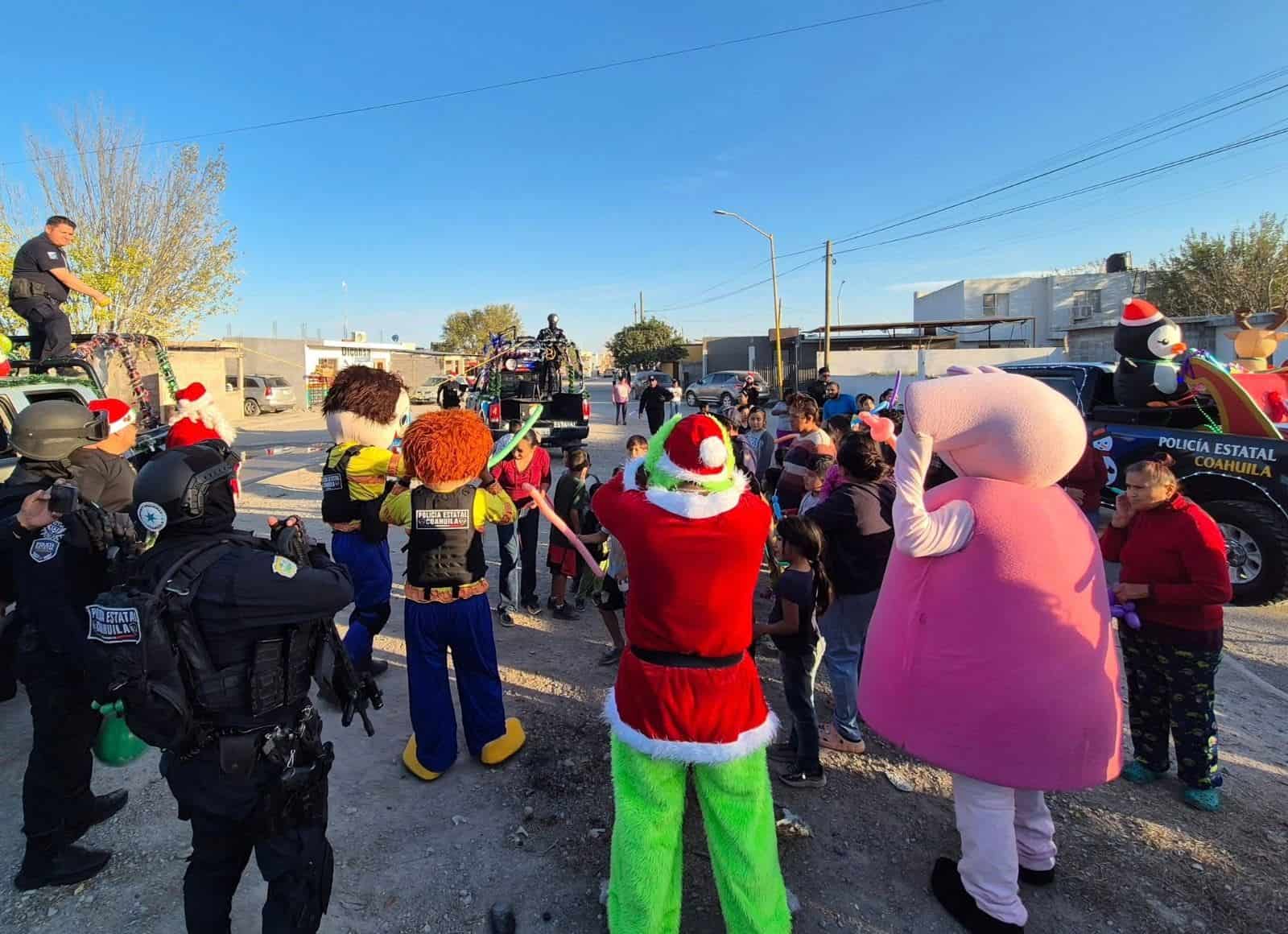 Policías Reparten Regalos y Fomentan Cercanía con la Comunidad en Allende