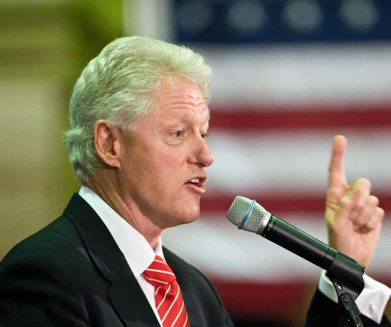 Hospitalizan a Bill Clinton