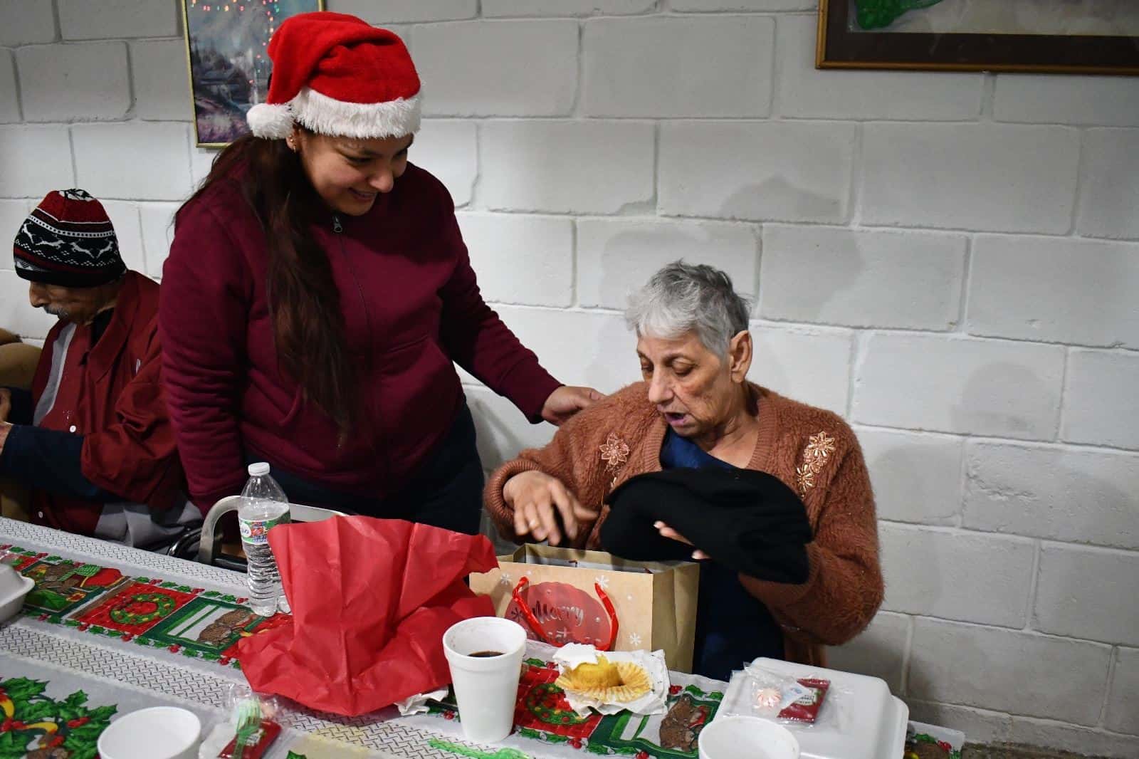 Celebran Navidaden el Asilo San Vicente de Paul: Un Día de Alegría para los Abuelos