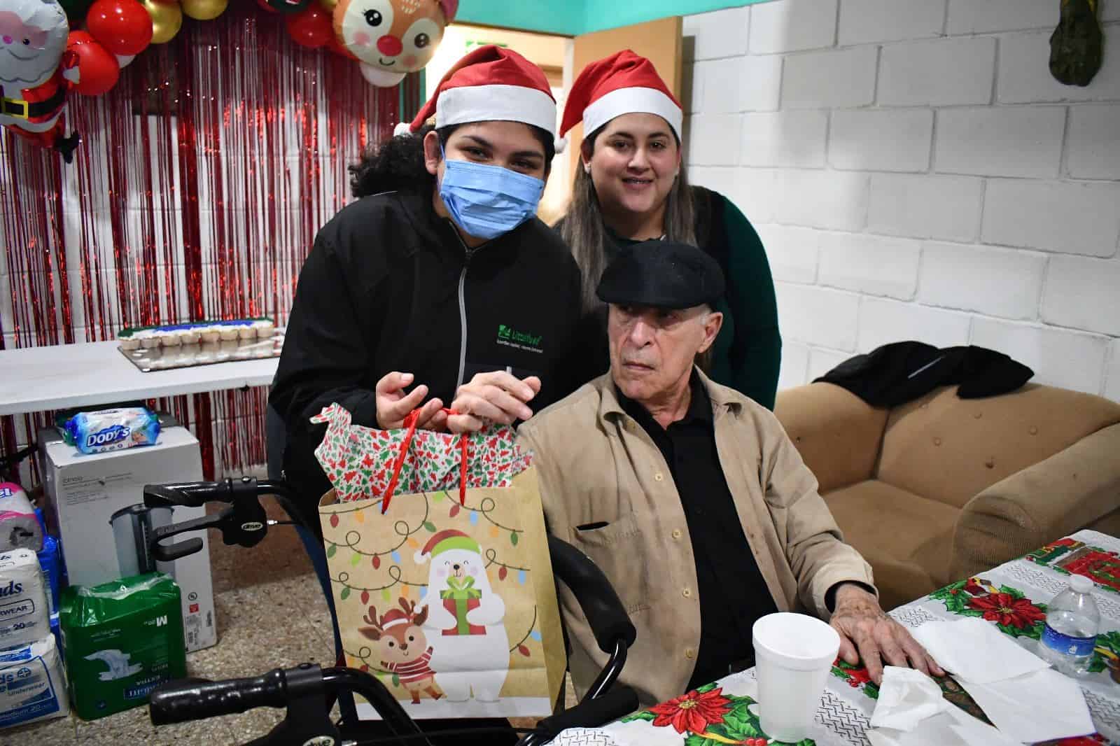 Celebran Navidaden el Asilo San Vicente de Paul: Un Día de Alegría para los Abuelos