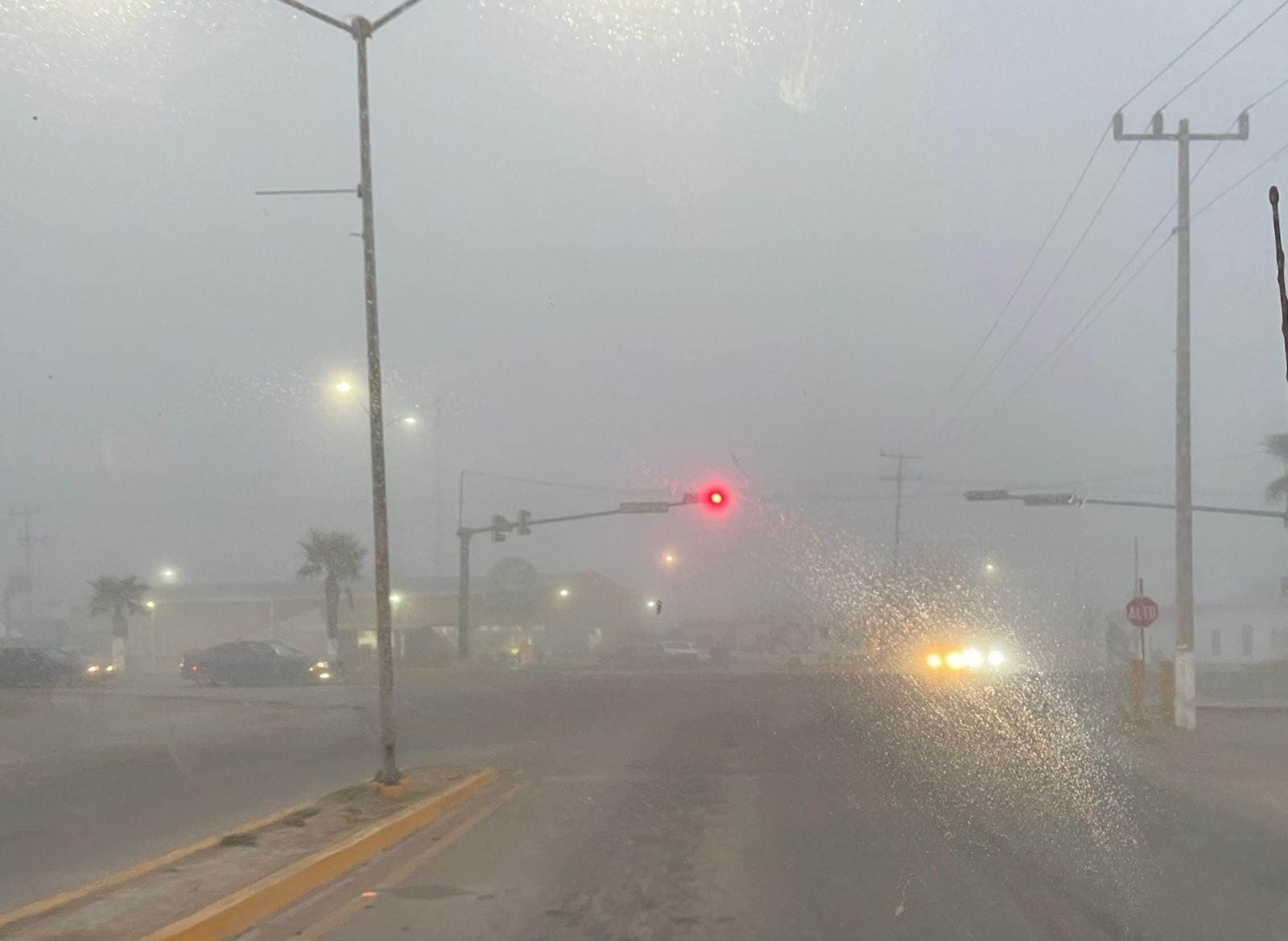 Neblina Espesa en la Carretera 57 Genera Riesgo para Automovilistas en Allende y PN