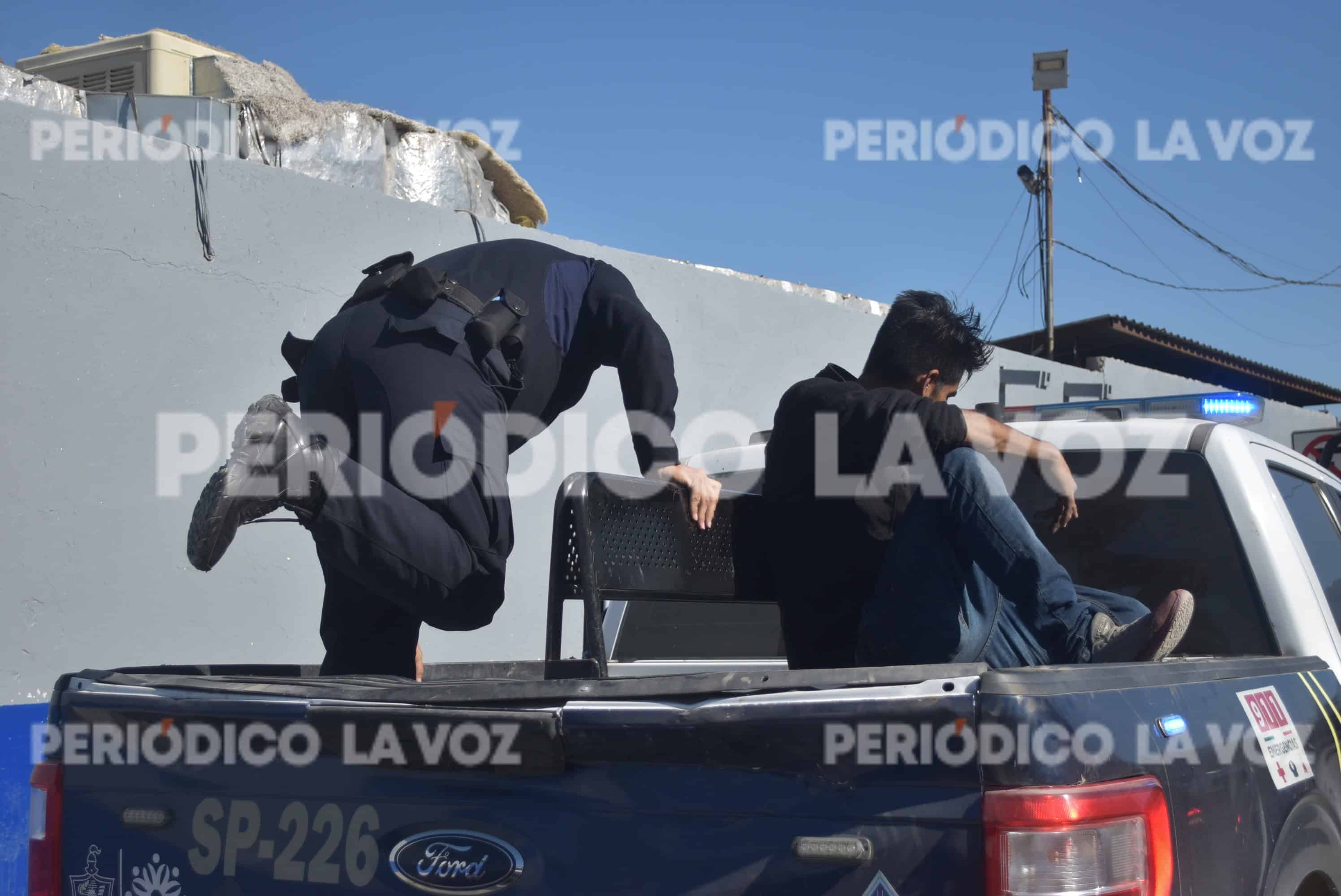 Lo ´tuercen´ drogándose en la calle