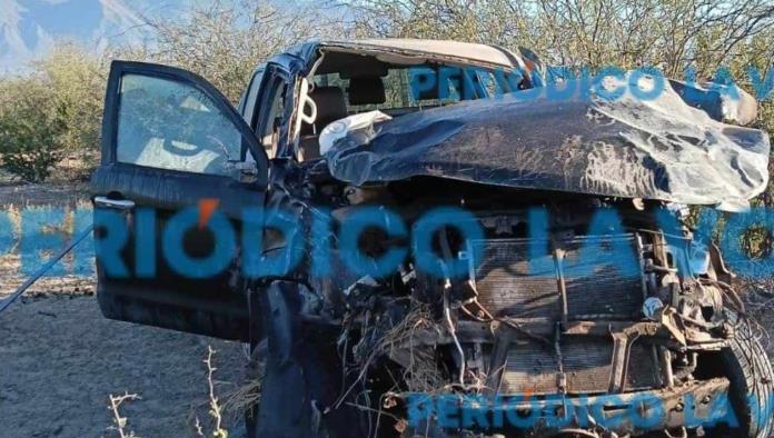 Muere hombre tras aparatosa volcadura en la carretera 57