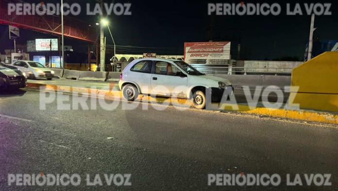 Trepa auto al camellón