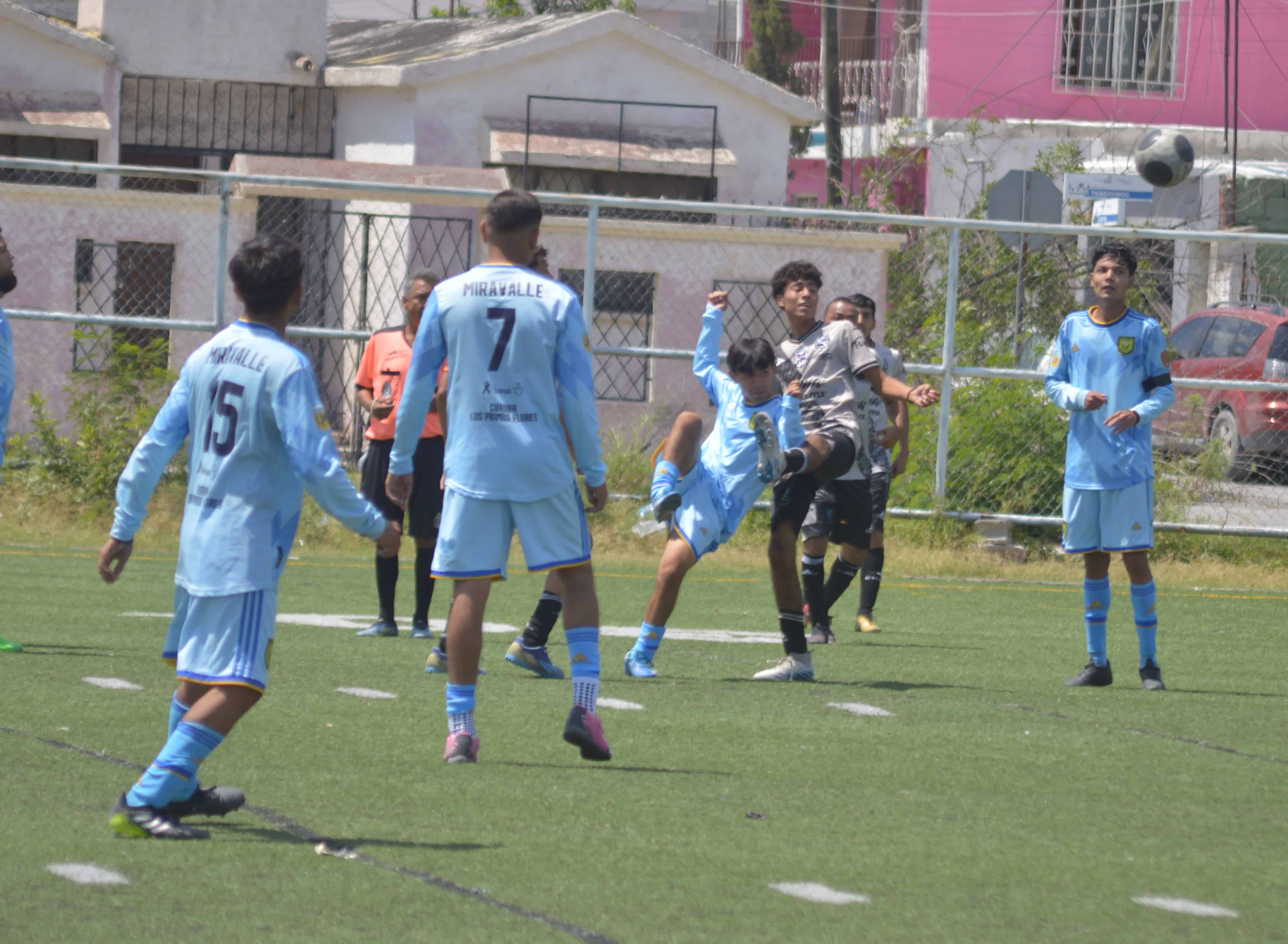 Deportivo Chinameca y C.D Miravalle lideran la tabla en la categoría Primera Fuerza de la LMF.