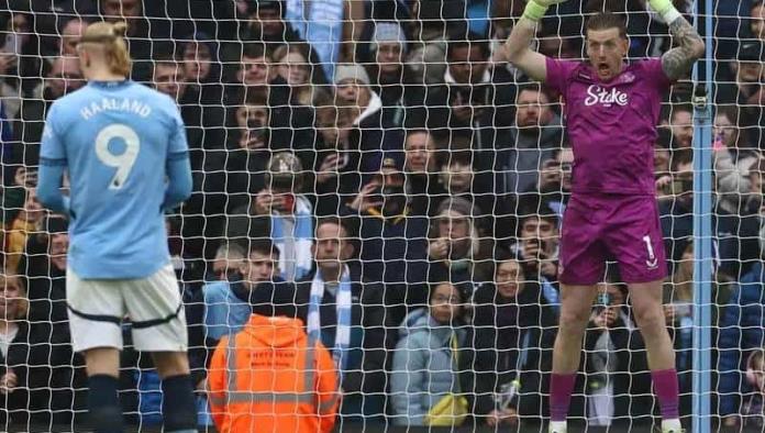 El truco de Pickford para atajarle el penal a Haaland