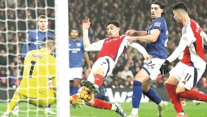 El Arsenal mete presión al Liverpool