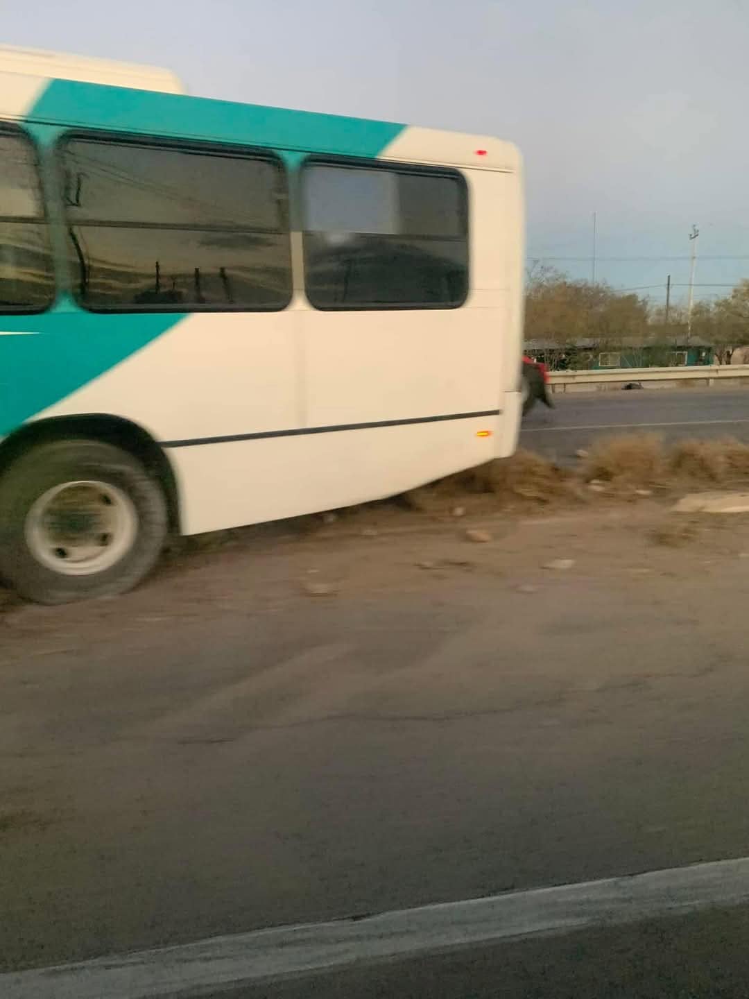 Autobús de la ruta Metropolitana sufre accidente en la carretera 57