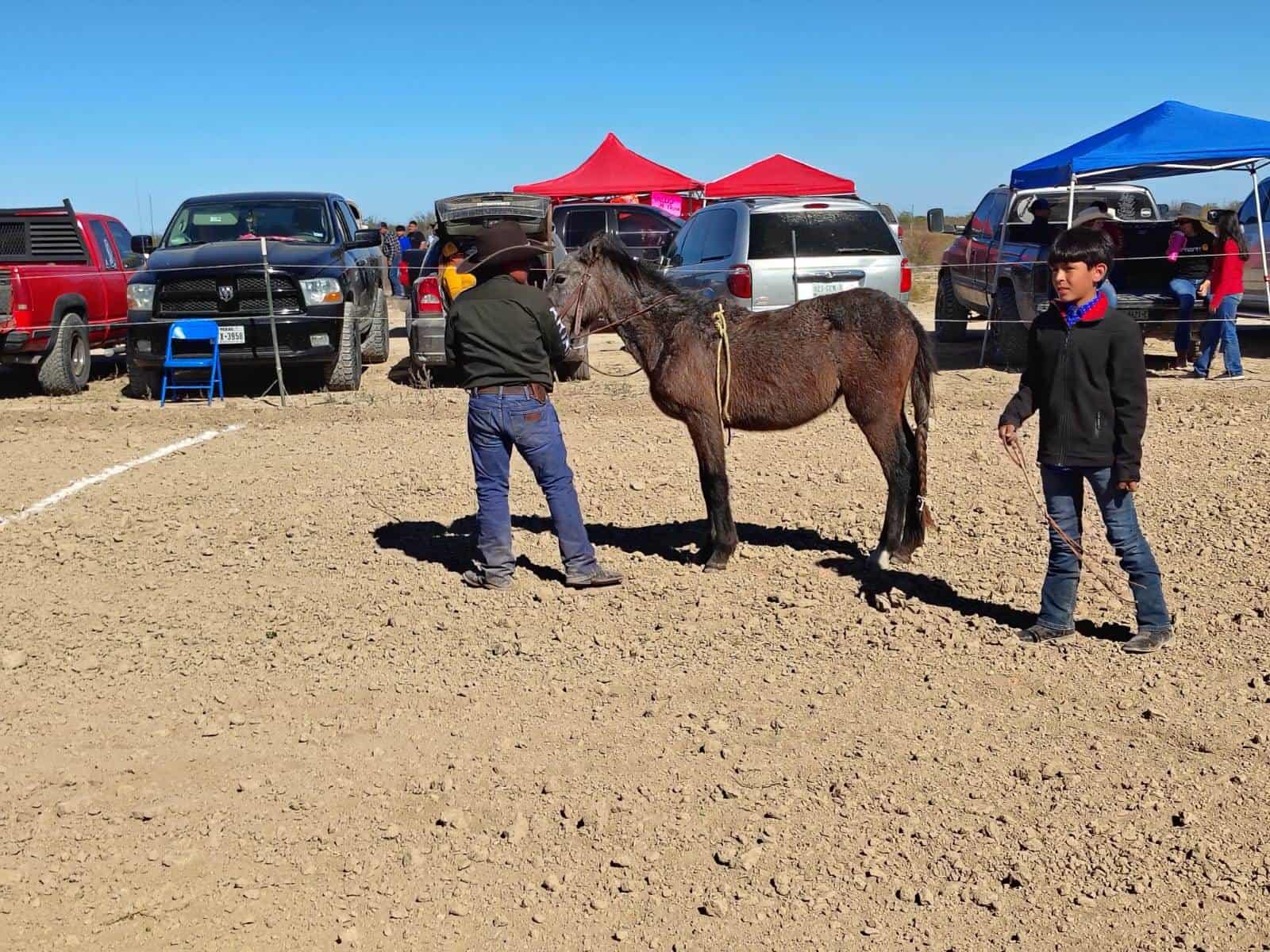 Éxito en carrera de caballos para apoyar escuelas de Villa Unión