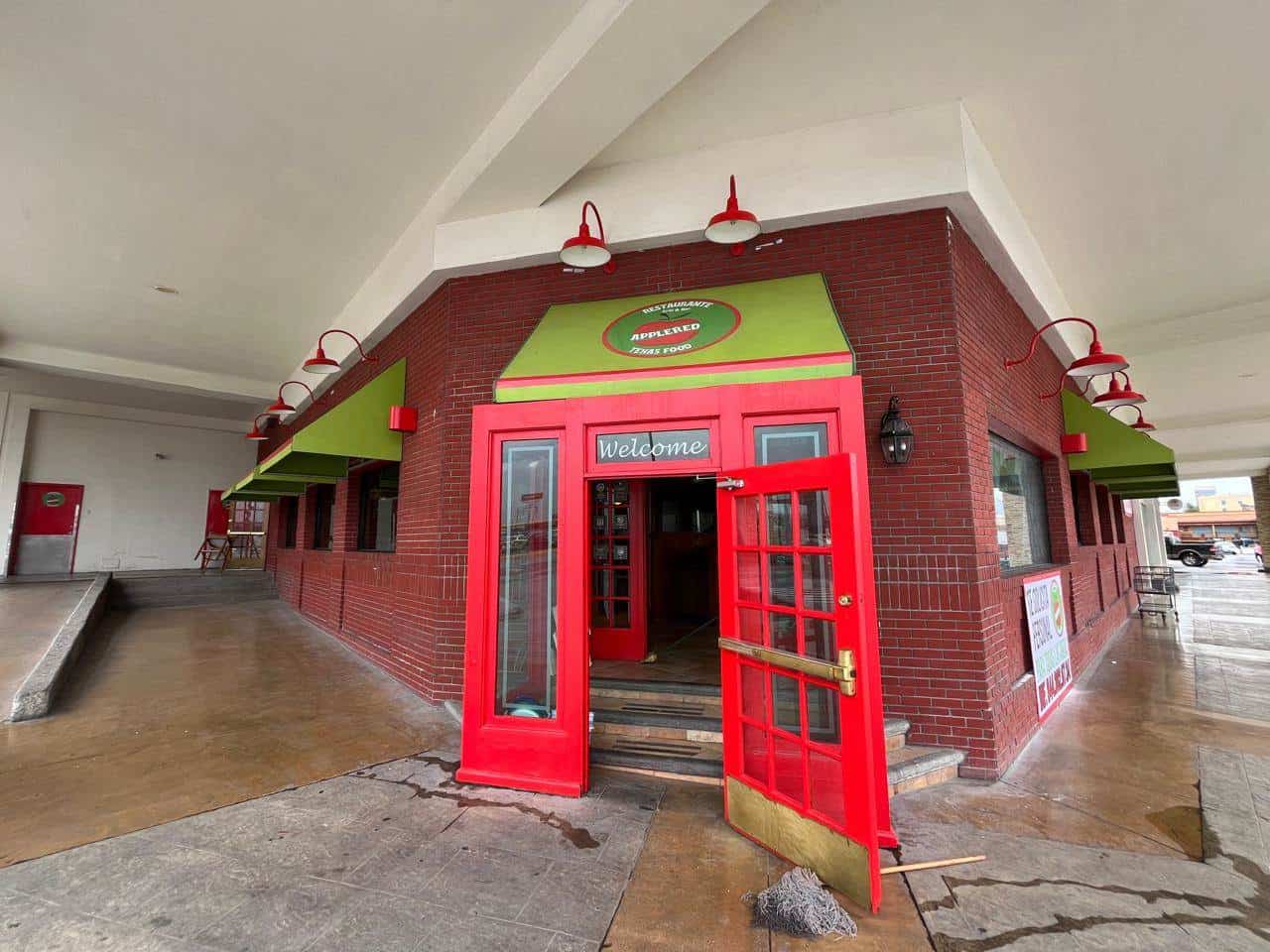 Denuncian ex empleados a restaurante