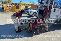 Se cae abuelita al bajar de taxi