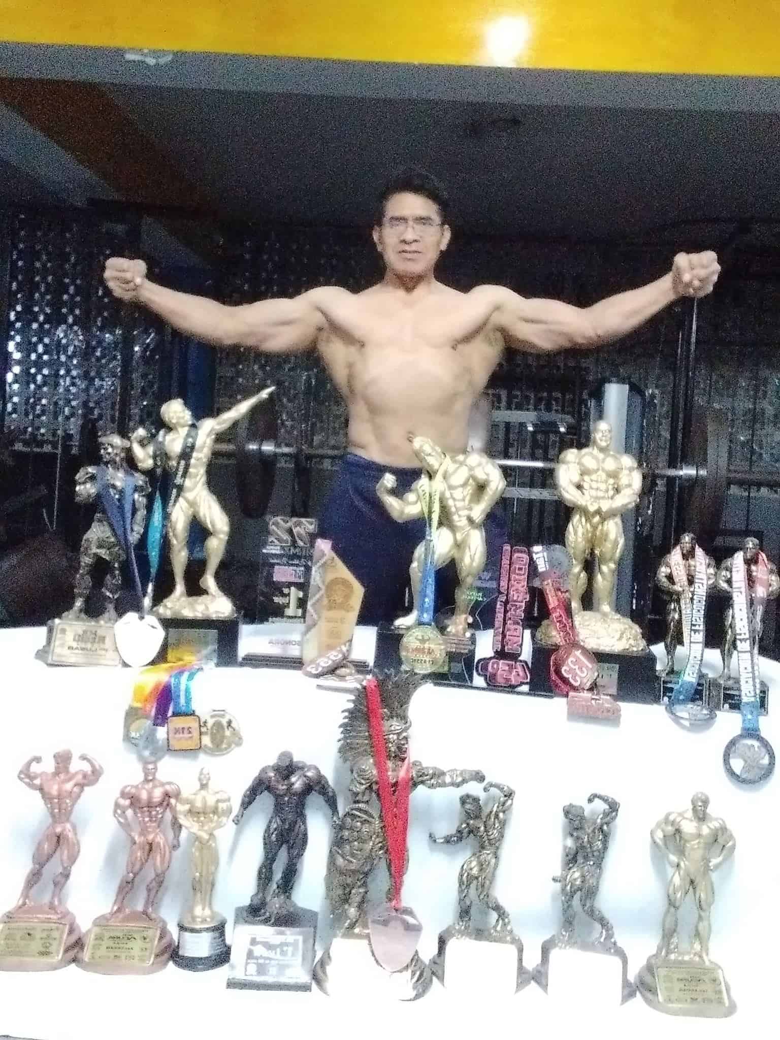 Emilio García consiguió 16 trofeos a lo largo del 2024, incluyendo el Mr. México Veteranos.