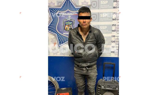 Se roba bocina y cae de segundo piso