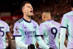 Arsenal remonta, reluce y va por liderato en la Premier League