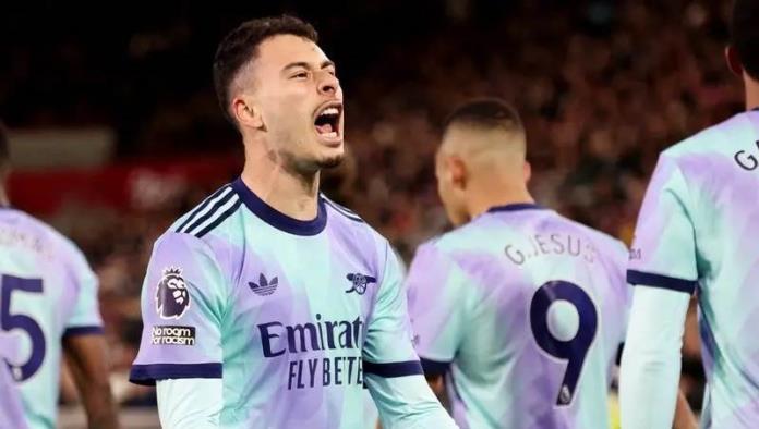 Arsenal remonta, reluce y va por liderato en la Premier League