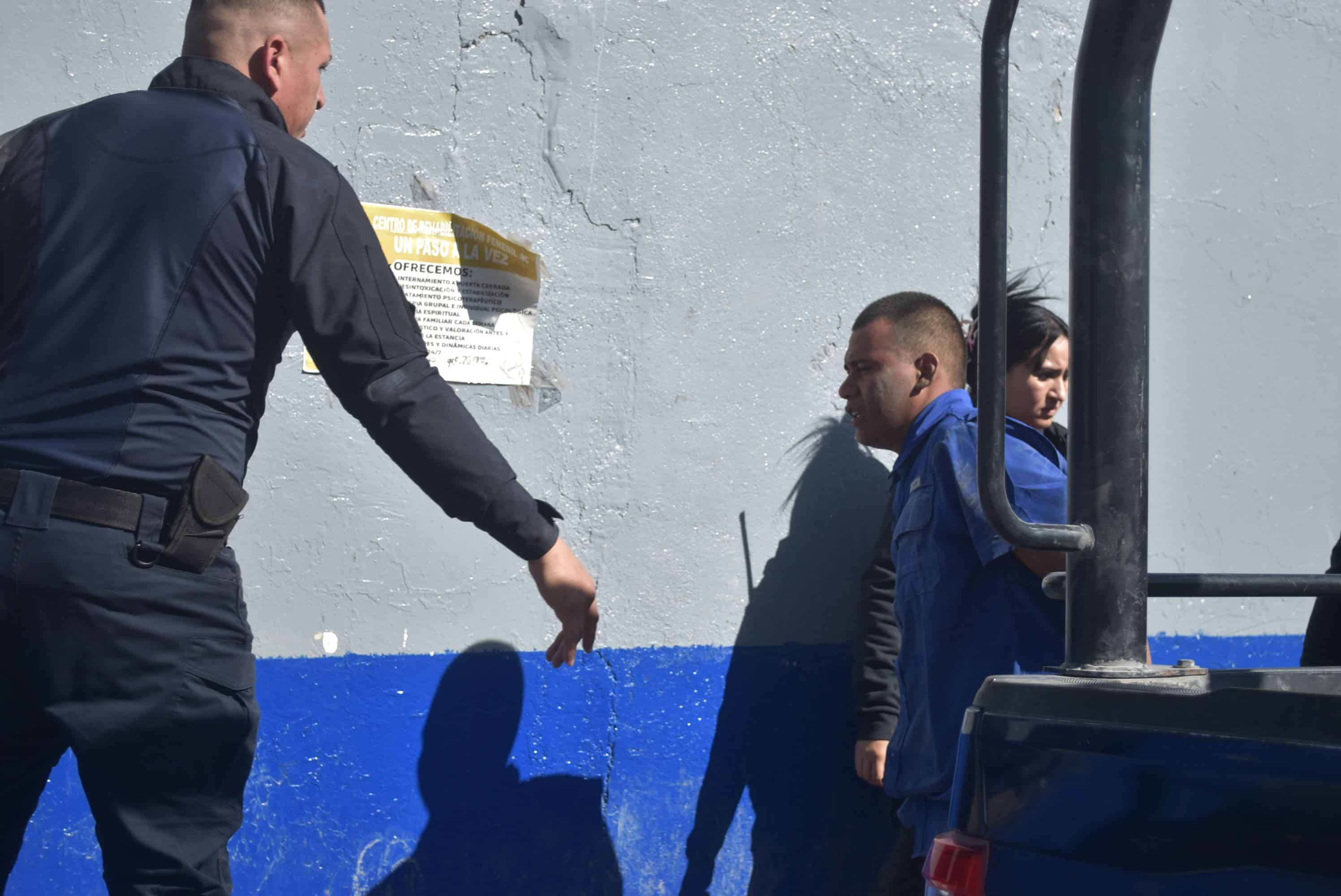 Pelean a puño limpio los terrenos de la abuela