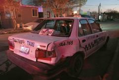 Taxi Se Lleva a Motocicleta  en la calle Aragón de Ciudad Acuña