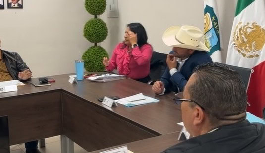 Alcalde de Nava Iván Ochoa presenta equipo y refuerza seguridad en su primer Cabildo