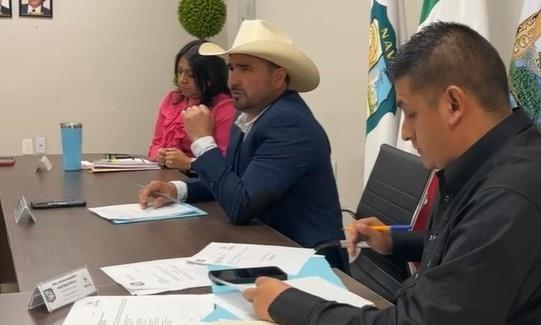 Alcalde de Nava Iván Ochoa presenta equipo y refuerza seguridad en su primer Cabildo