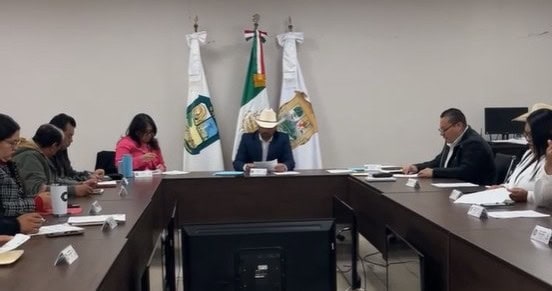 Alcalde de Nava Iván Ochoa presenta equipo y refuerza seguridad en su primer Cabildo