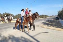 Cabalgata de Año Nuevo en Nava reúne a cientos de jinetes para celebrar el inicio de 2025