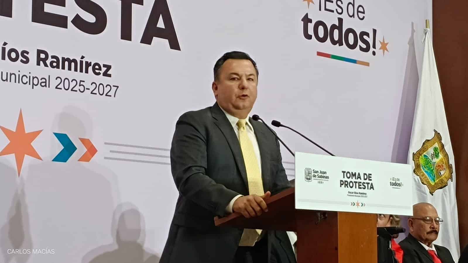 Oscar Rios toma protesta como presidente municipal de san juan de sabinas