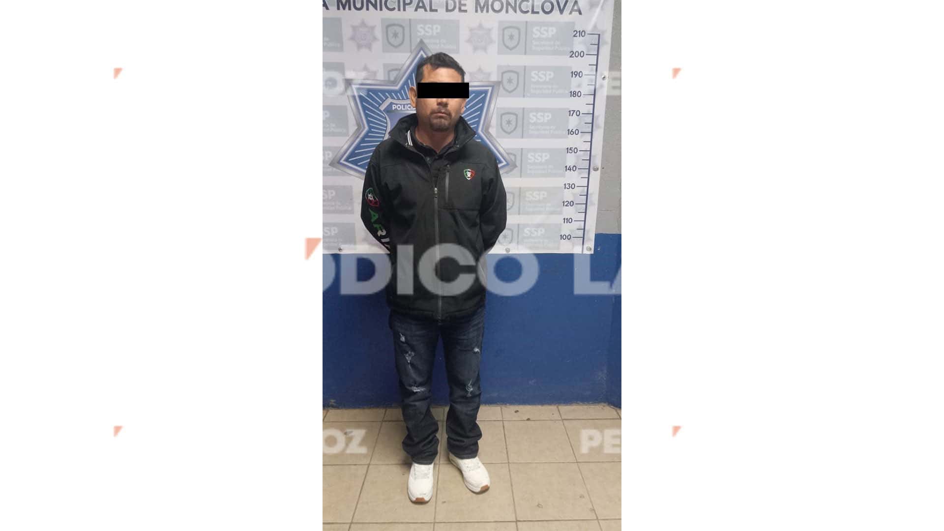 Jesús Ángel fue sorprendido ingiriendo alcohol en la vía pública.