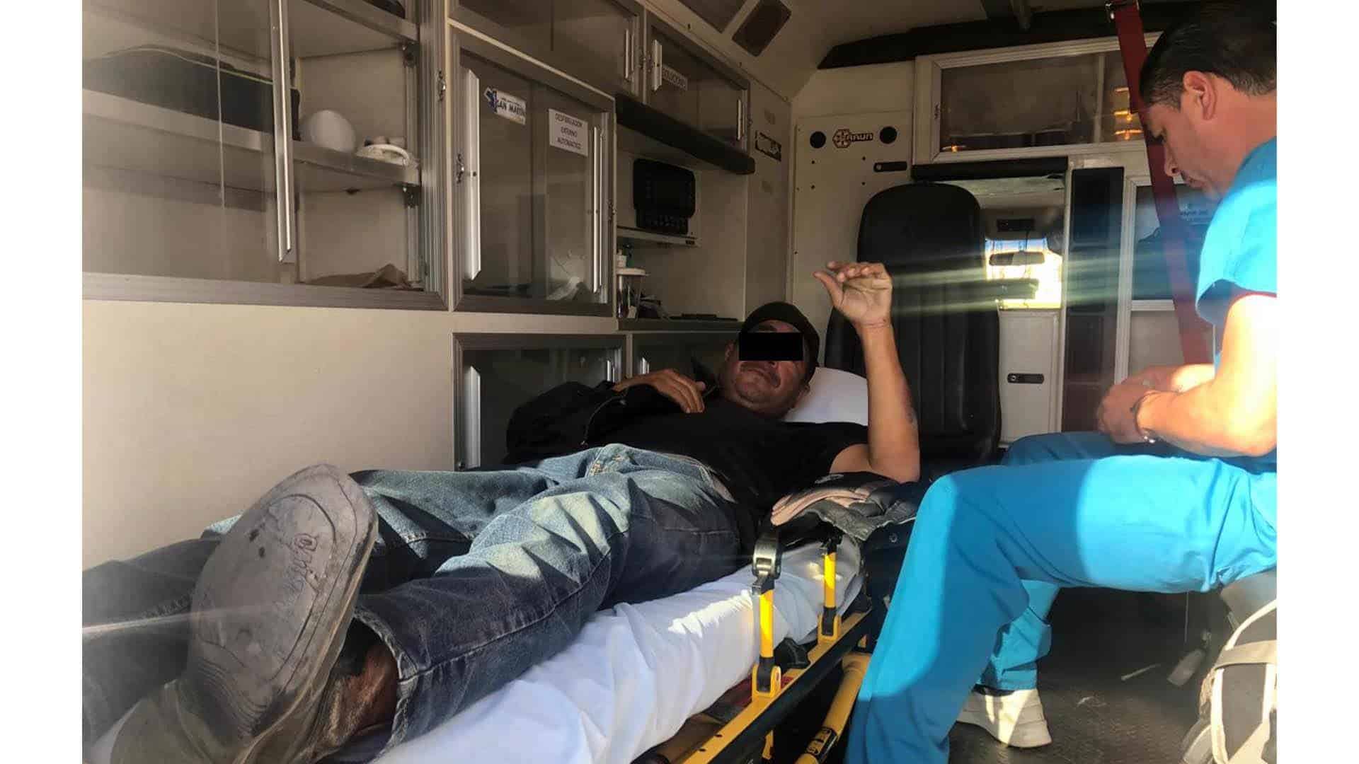 Jinete se estampa contra camioneta