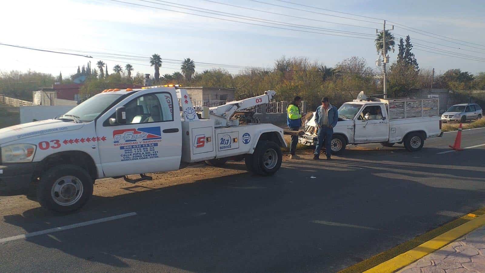 Choca camioneta contra tractor